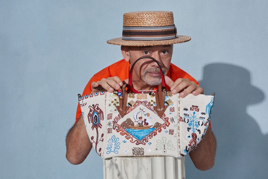 Mr. Christian Louboutin熱愛旅行,Greekaba的兩款獨特設計,從大地和海洋取材,刻劃他於雅典的冒險旅程。