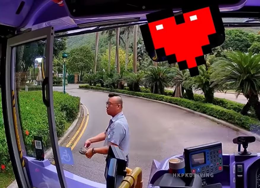 车长将龟救起。fb小心驾驶（讨论别人同驾驶态度）影片