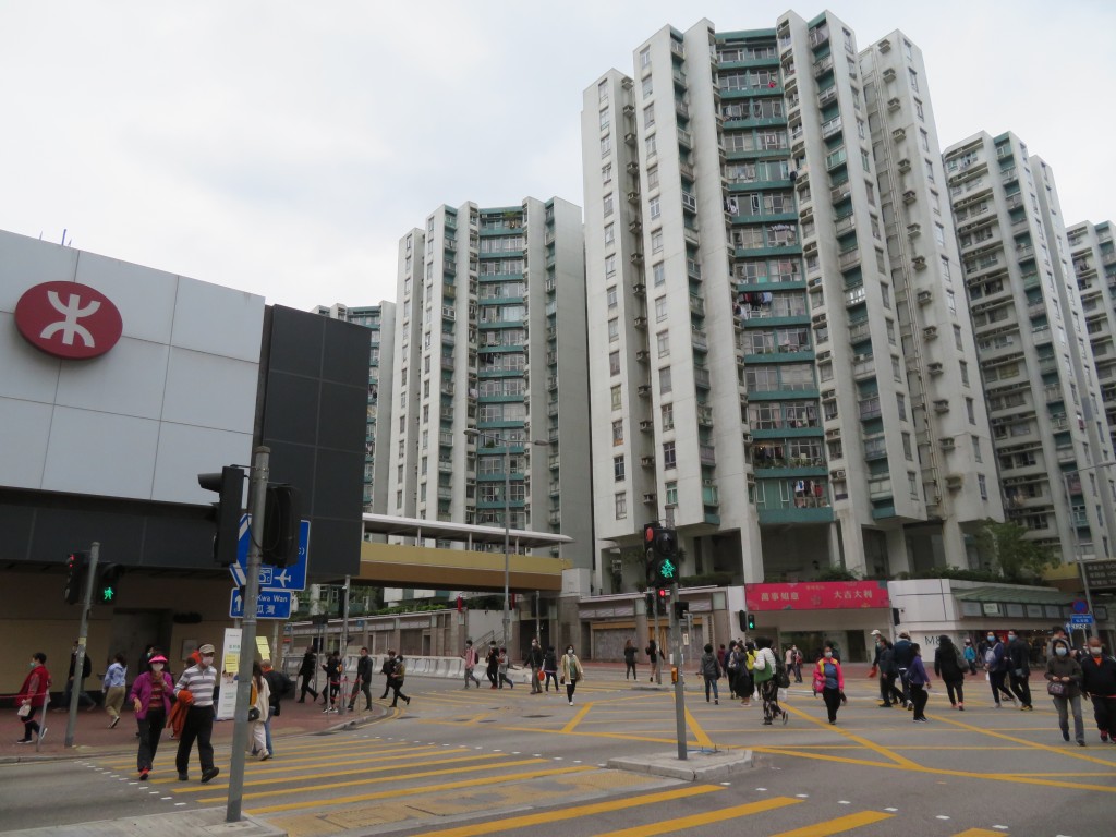黄埔花园2期14座高层A室，面积466方呎，2房间隔，以735万沽出，呎价约15773元。