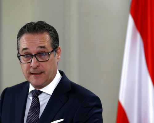 施特拉赫被傳媒揭發答應向一名「俄羅斯金主」批出公共工程合約,以換取對方協助他進行競選運動。  AP圖片