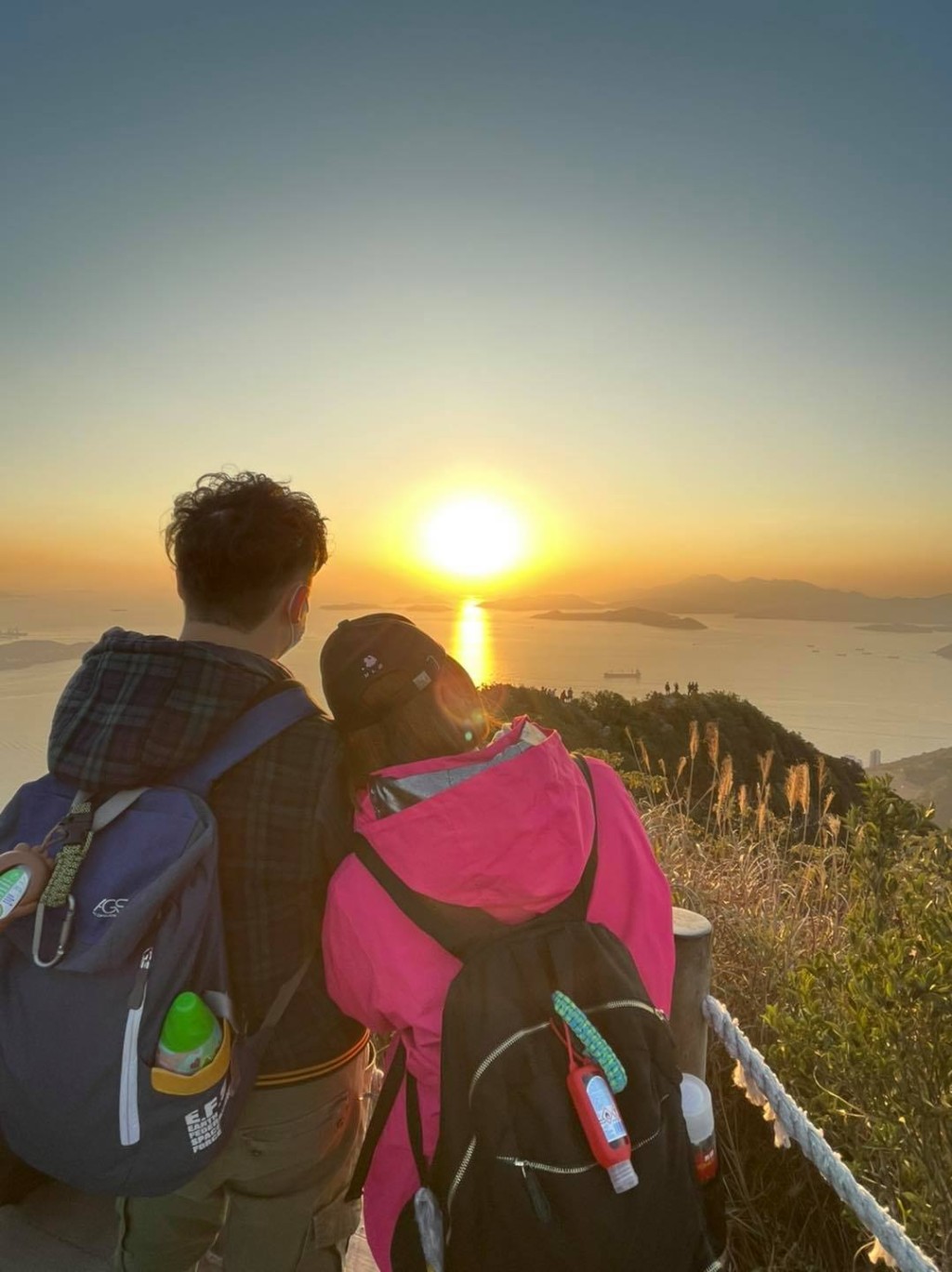 身在市區難以欣賞到無邊際的日落美景, 在西高山便可慢慢細心欣賞。(圖片授權:FB@芊嶠與細佬•雞蛋仔) 身在市區難以欣賞到無邊際的日落美景, 在西高山便可慢慢細心欣賞。(圖片授權:FB@芊嶠與細佬•雞蛋仔)