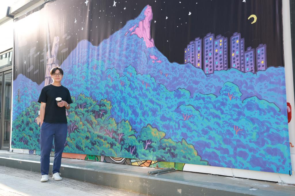 黃進曦擅畫風景畫,今次更走出舒適區,從在紙上作畫變成在咖啡杯作畫。 黃進曦擅畫風景畫,今次更走出舒適區,從在紙上作畫變成在咖啡杯作畫。