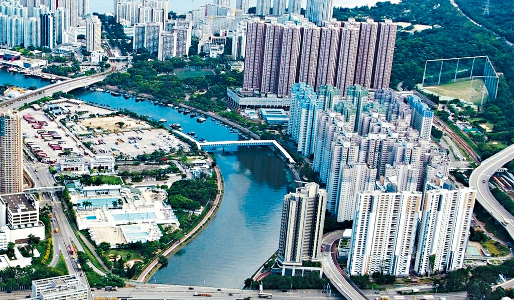 今年首季補地價收益約21.07億，按季減少14.65億或41%。