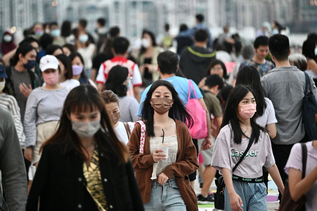 天文台預測一道冷鋒本周後期橫過華南沿岸,有驟雨氣溫顯著下降。