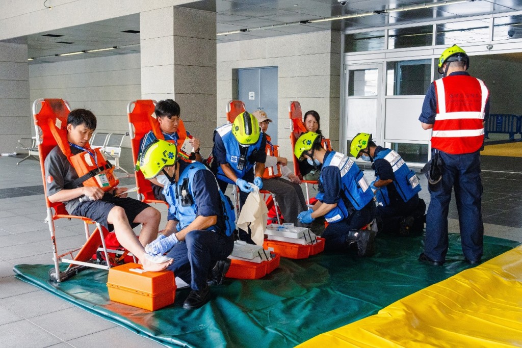 演習合共派出20艘船隻、1架直升機、4台車輛及逾260名人員參與。澳門新聞局圖片 演習合共派出20艘船隻、1架直升機、4台車輛及逾260名人員參與。澳門新聞局圖片