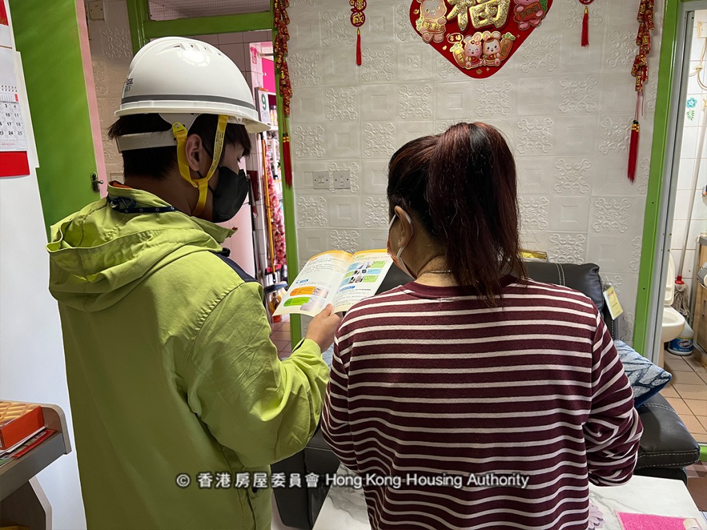 計劃涵蓋158個屋邨,截至今年4月底,房委會已為58個屋邨約14萬個單位完成勘察。 計劃涵蓋158個屋邨,截至今年4月底,房委會已為58個屋邨約14萬個單位完成勘察。