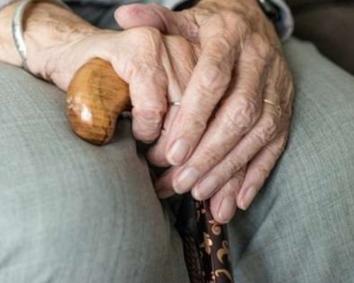 如懷疑中風,應及時島附近急診室求診。網圖