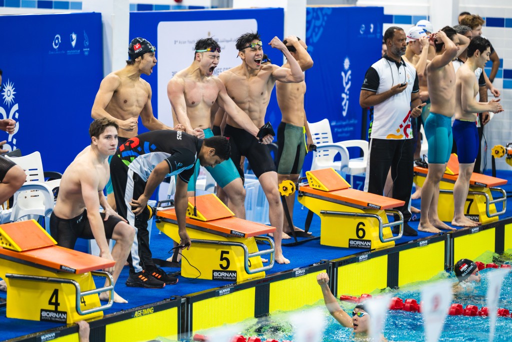 余子龍、徐奕祺、劉建希和王一舜組成的港男子隊，合力取得男子4x100米混合泳接力金牌。港協暨奧委會圖片