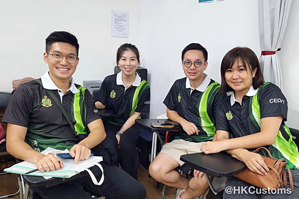 海關義工隊探訪活動。fb：香港海關
