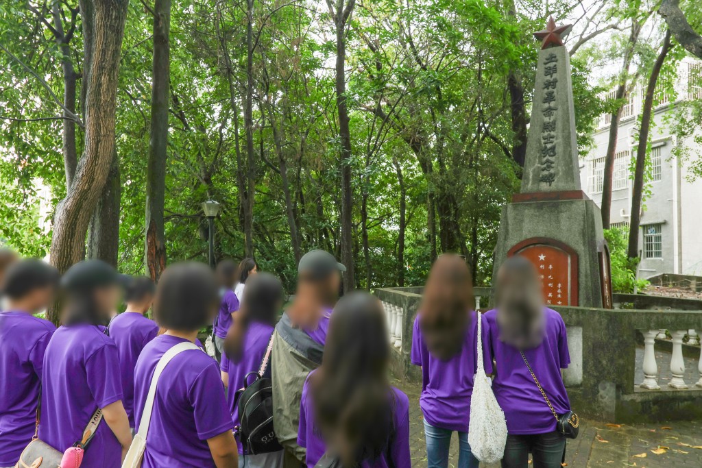 青少年更生人士六月二十六日參觀土洋烈士紀念公園。