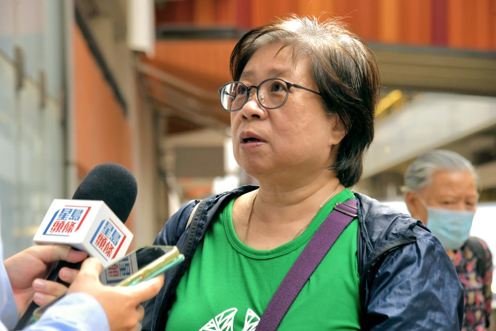 郭小姐對「一啲燒唔著、一啲燒得著」的棚網很不滿意,認為與先前承建商說明該棚網符合英國BS476標準不符。 郭小姐對「一啲燒唔著、一啲燒得著」的棚網很不滿意,認為與先前承建商說明該棚網符合英國BS476標準不符。