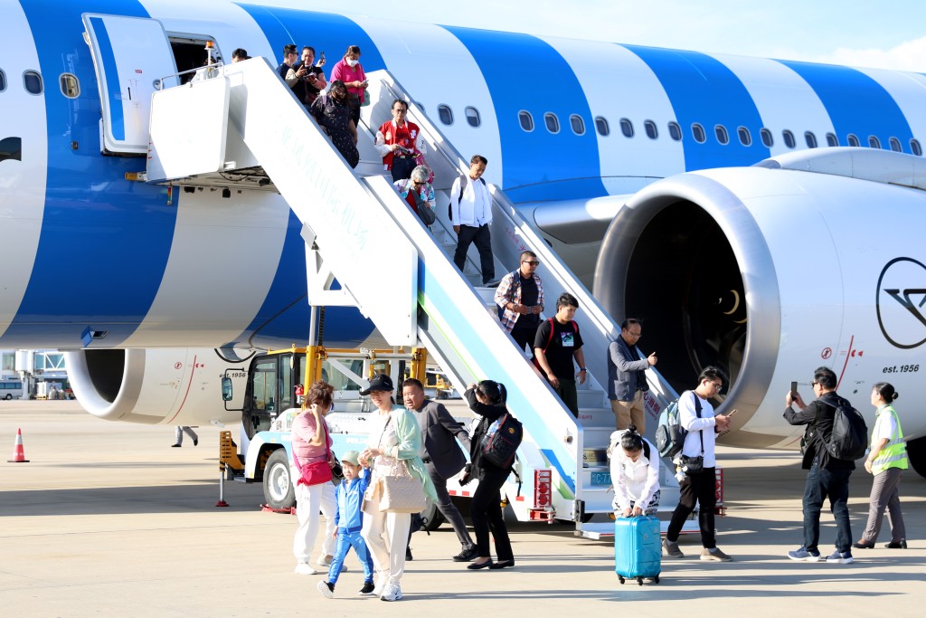 85個國家的人員可免簽入境海南，圖為德國神鷹航空一班客機上月27日自法蘭克福起飛，經停曼谷後飛抵三亞。