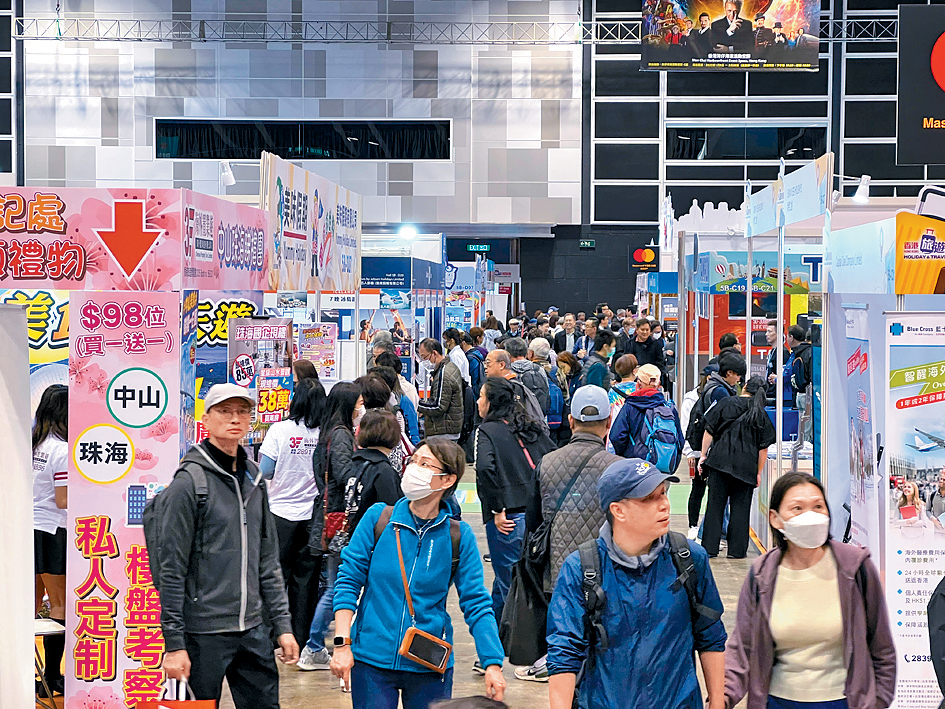 香港旅遊博覽會於會展一連4日舉行,吸引不少市民入場了解旅遊資訊。