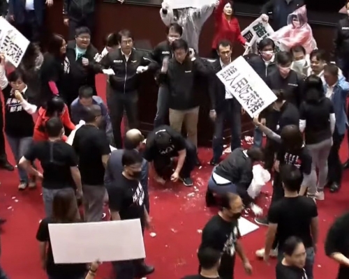 台灣立法院爆發衝突。網圖
