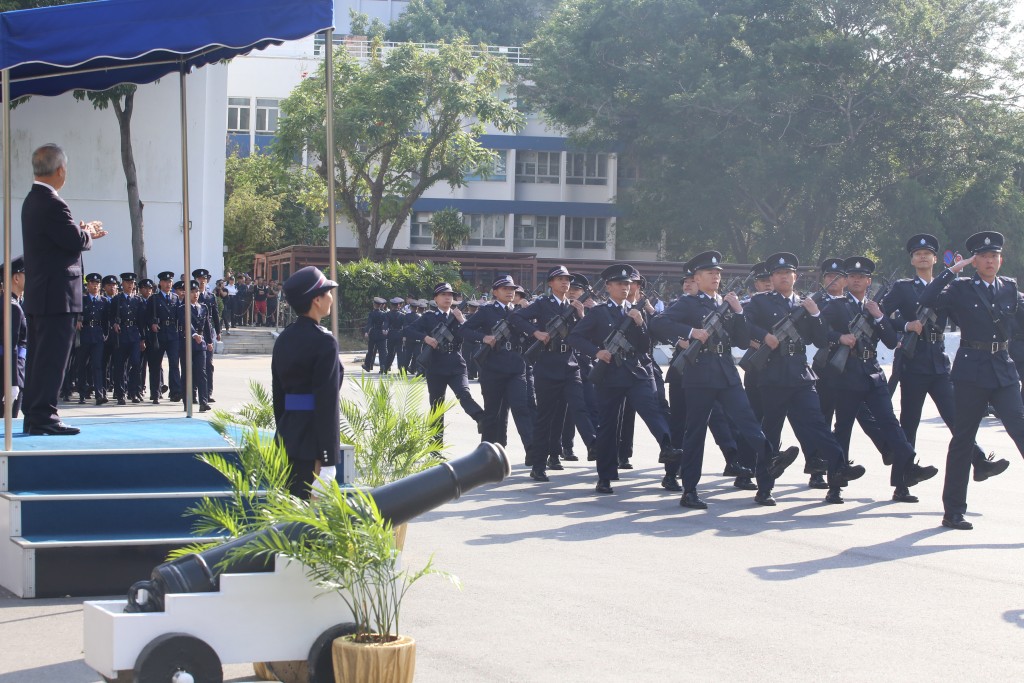 今日(25日)举行警队结业会操。刘汉权摄