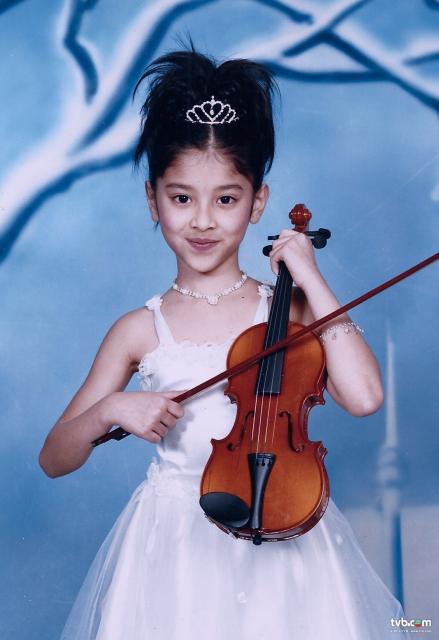 陳凱琳自小在加拿大長大。