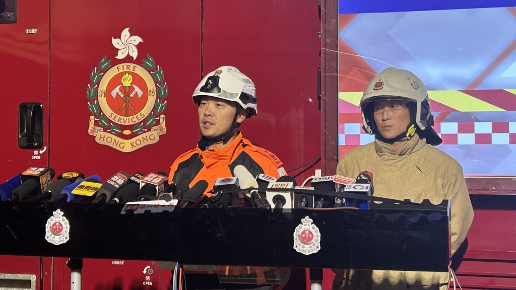 助理救護總長(新界西)林卓豪表示,今次火災動員117輛救護車前往支援,共處理155名傷者,其中79人於現場證實死亡,76人送院治理。蔡楚輝攝 助理救護總長(新界西)林卓豪表示,今次火災動員117輛救護車前往支援,共處理155名傷者,其中79人於現場證實死亡,76人送院治理。蔡楚輝攝