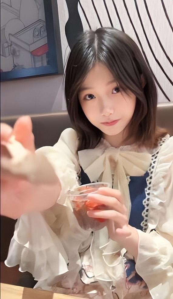 18歲女網紅傳出自殺消息,12日下午遭警方否認。微博@是小念噢 18歲女網紅傳出自殺消息,12日下午遭警方否認。微博@是小念噢