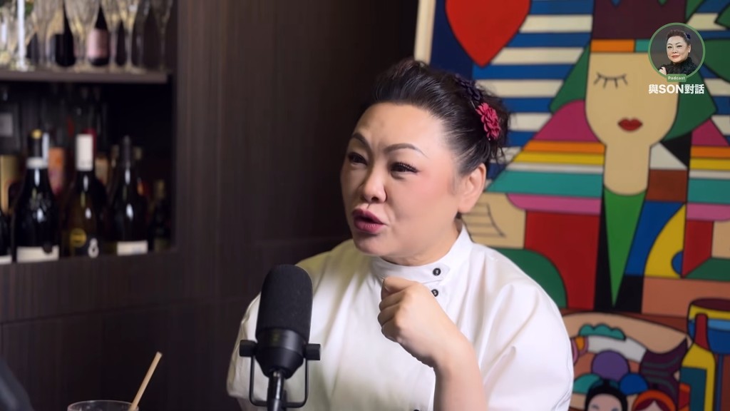 Son姐疑冇做功課,連鄧兆尊有幾位女友也搞不清楚。 Son姐疑冇做功課,連鄧兆尊有幾位女友也搞不清楚。