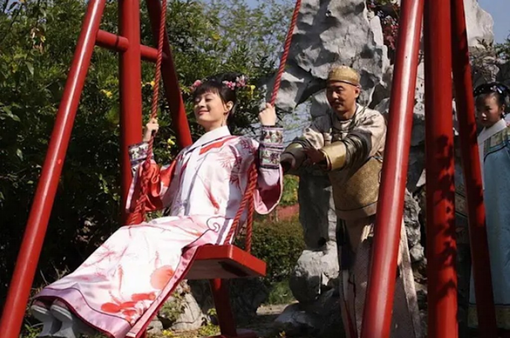 孫儷憑宮鬥劇《後宮甄嬛傳》紅遍中港台三地,事業登上另一個高峰。 孫儷憑宮鬥劇《後宮甄嬛傳》紅遍中港台三地,事業登上另一個高峰。