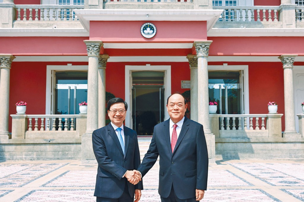 特首李家超率團訪問澳門,與澳門特區行政長官賀一誠會面。