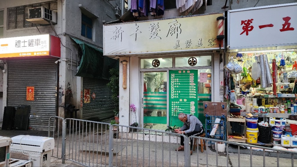 警方今日下午曾到場搜證。黃文威攝 警方今日下午曾到場搜證。黃文威攝