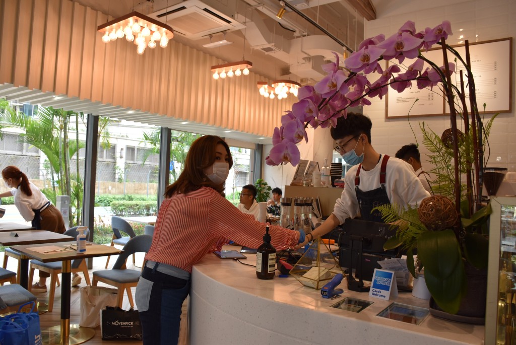黃婉曼對餐廳鬧雙胞,認為要正視問題。