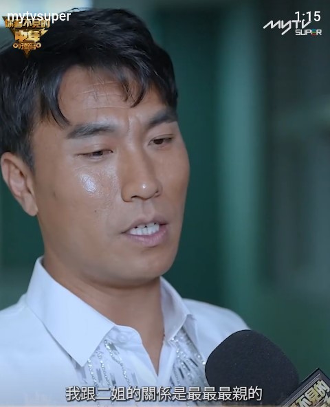 李金凱受訪指和二家姐最親。 李金凱受訪指和二家姐最親。