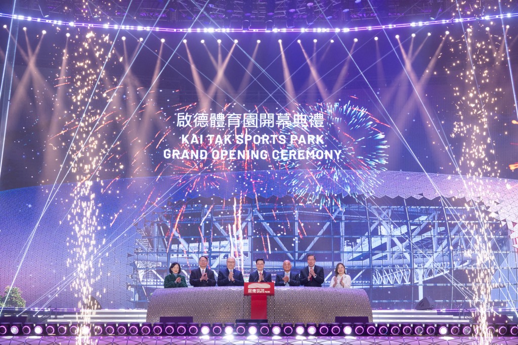 紀錄片第三章《超級工 程》，由體育園營運團隊及政府官員帶 領觀眾走進幕後，重現體育園每個關鍵瞬間。啟德體育園圖片