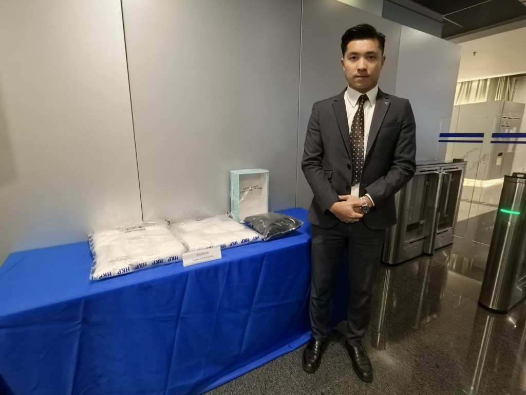 警方檢獲約10公斤懷疑氯胺酮,市值達390萬港元。 警方檢獲約10公斤懷疑氯胺酮,市值達390萬港元。