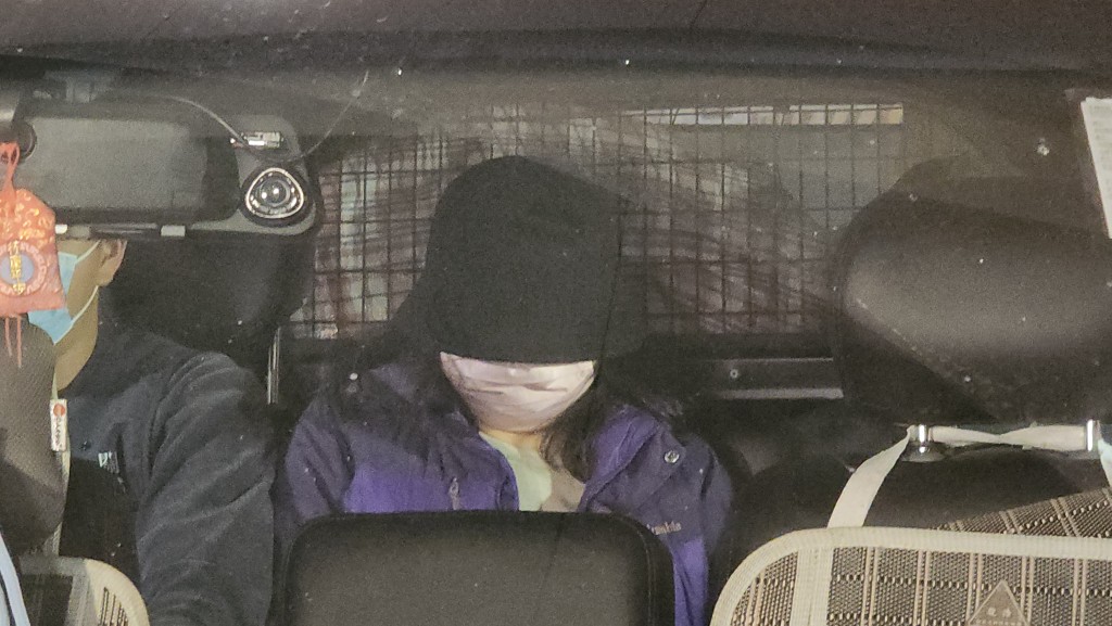 海關於牛頭角拘捕一名56歲本地女子。黎志偉攝