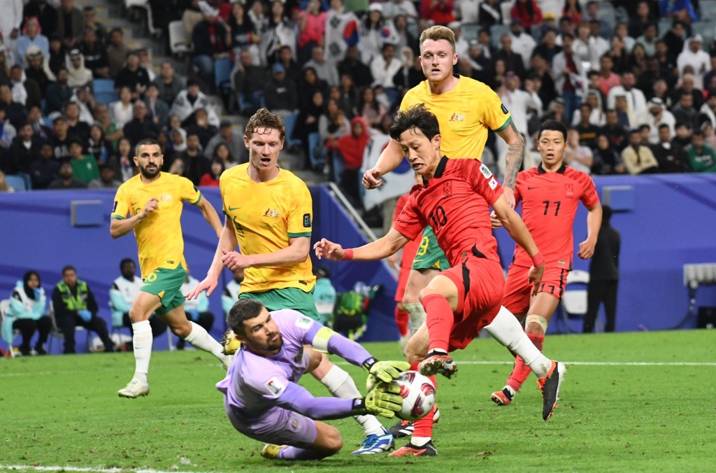 南韩(红衫)加时2:1险胜澳洲。吴家祺摄