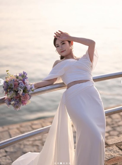 其實早前黃婧靈亦在IG上晒出多張「準新娘」的婚照。 其實早前黃婧靈亦在IG上晒出多張「準新娘」的婚照。