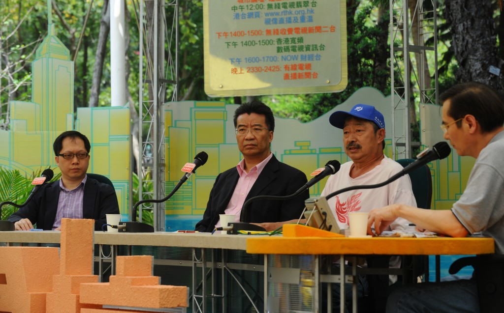 趙雨樂（左一）是著名時事評論員。資料圖片