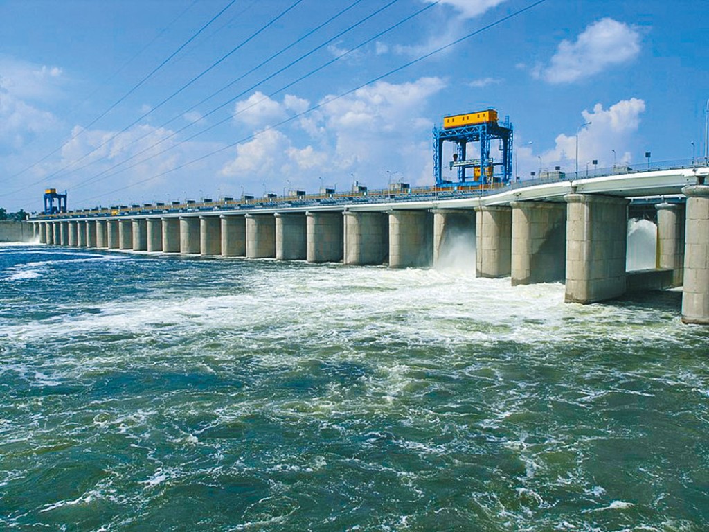 位於赫爾松地區的卡科夫卡水電站大水壩。