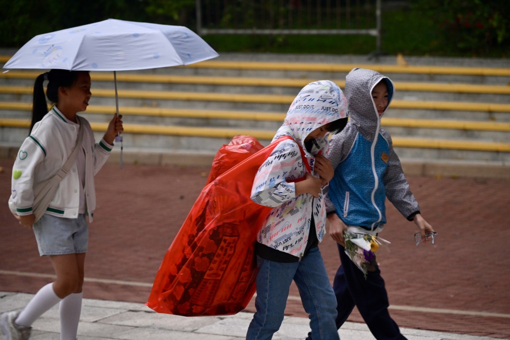 清明節當日有黃色暴雨警告。