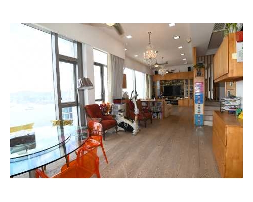 縉城峰1座頂層單位，實用面積2241方呎， 連1925方呎天台，市場少有放盤。