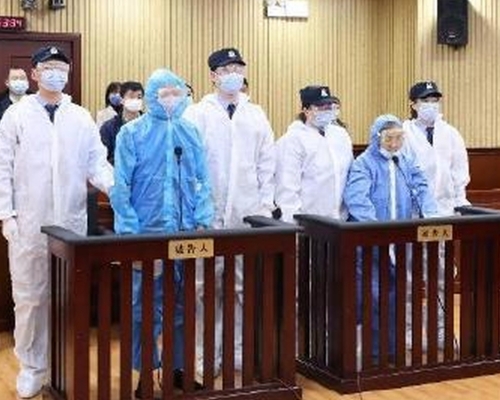 哈爾濱市城鎮化建設領導小組辦公室原主任張明杰、同案被告人王紹玉受賄一案公開宣判。