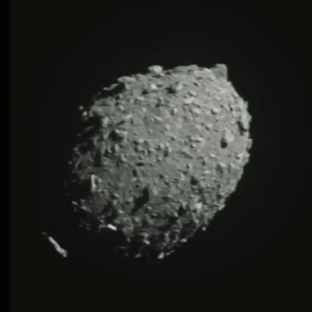 太空總署成功拍攝到小行星的近距離影像。AP