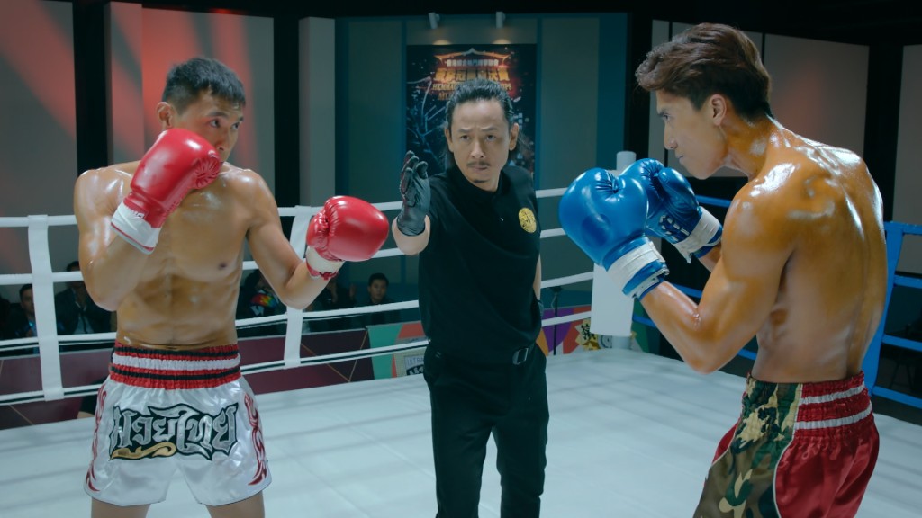 黃澤鋒(中)本身是專業的泰拳比賽拳證,今次同樣在劇中演拳證。