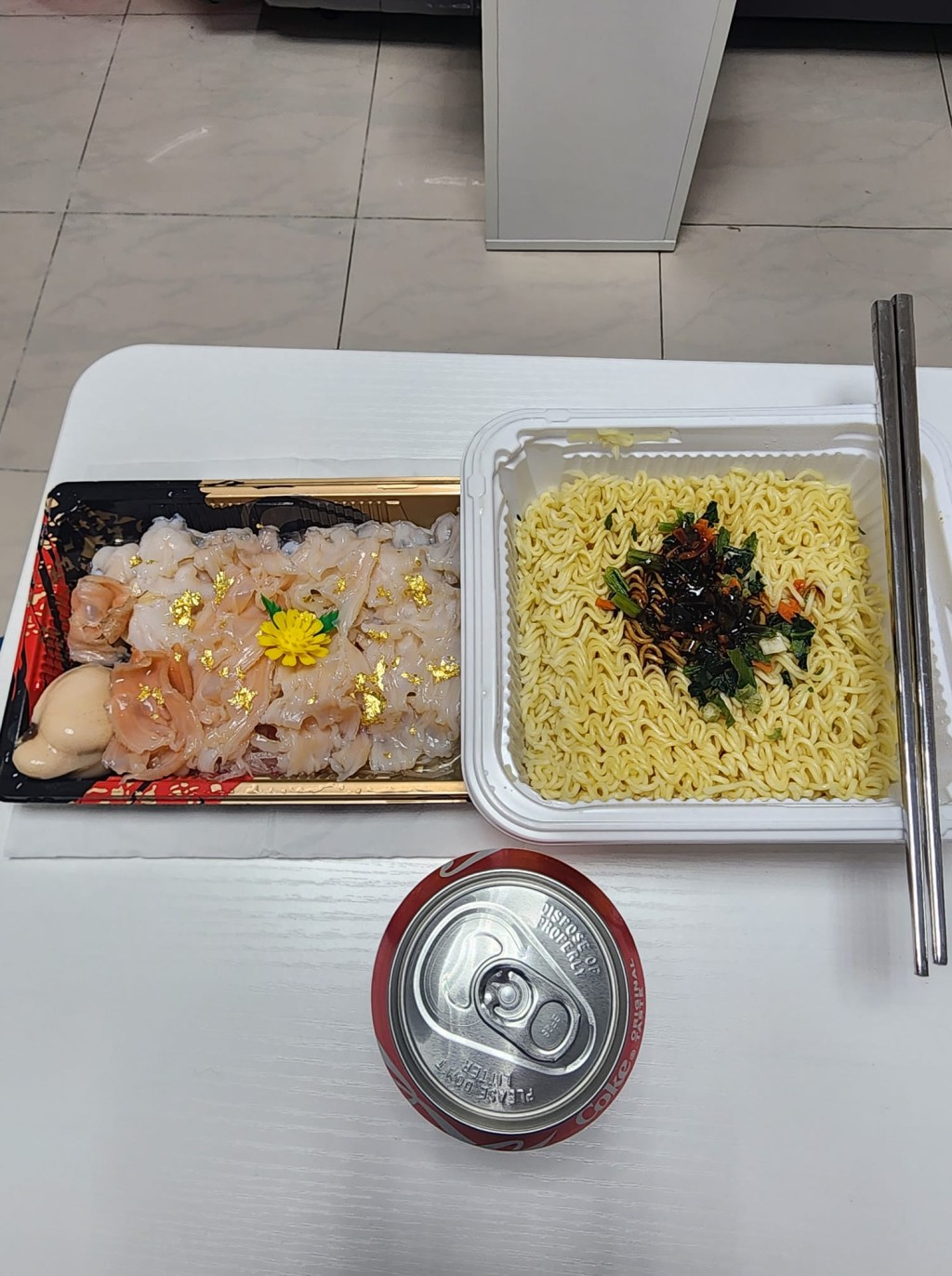 另一以汽水送的豪食配搭。fb「香港街市鱼类海鲜研究社」图片