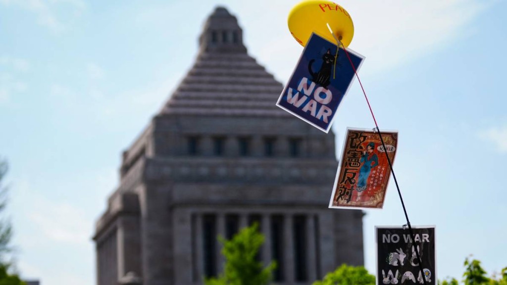 日本國會前19日有逾3萬人示威，反對修改和平憲法。新華社