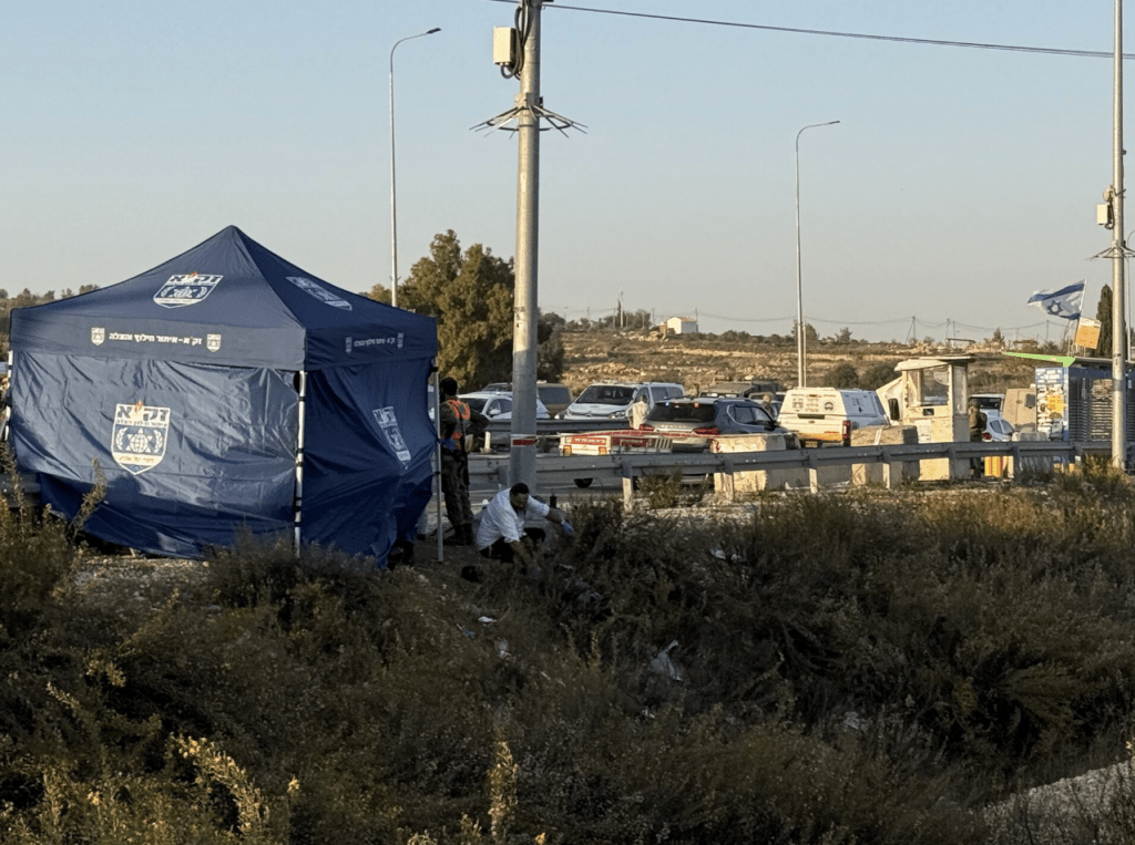 约旦河西岸发生持刀袭击事件，酿成1死3伤。路透社