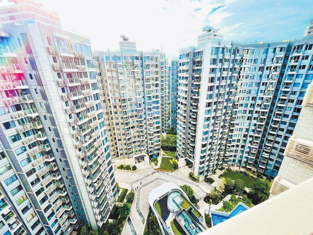 廳堂及房間同向，可享內園及泳池景。