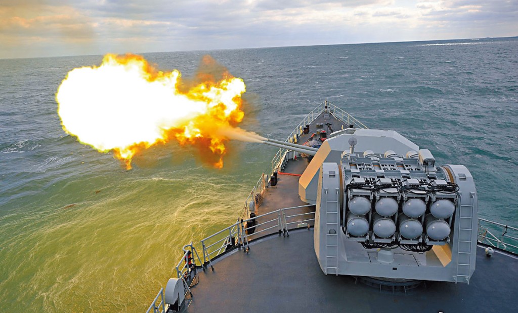 东部战区海军实弹射击演习。