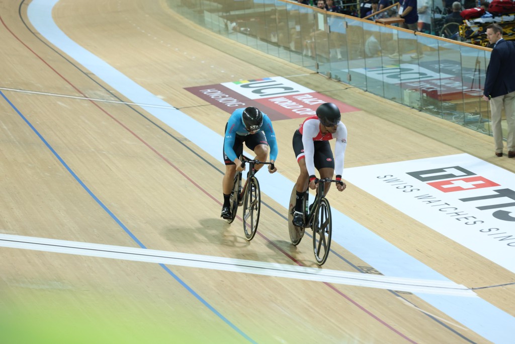 杜棹熙(左)衝刺不及千里達對手。徐嘉華攝