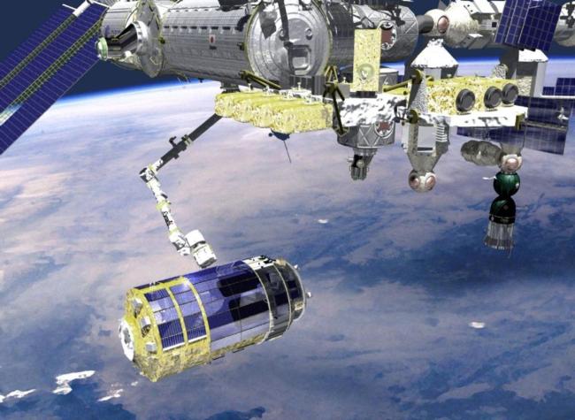 國際太空站2021年曾丟棄一個承載舊電池的托盤。