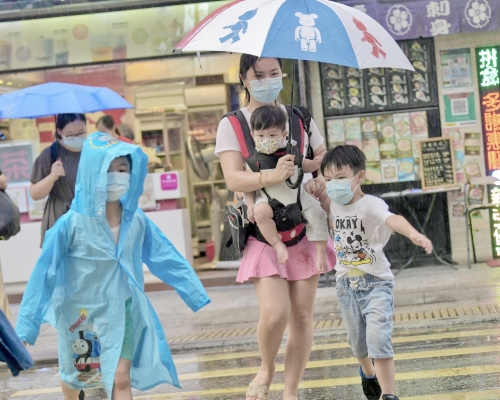 明日有幾陣驟雨。資料圖片