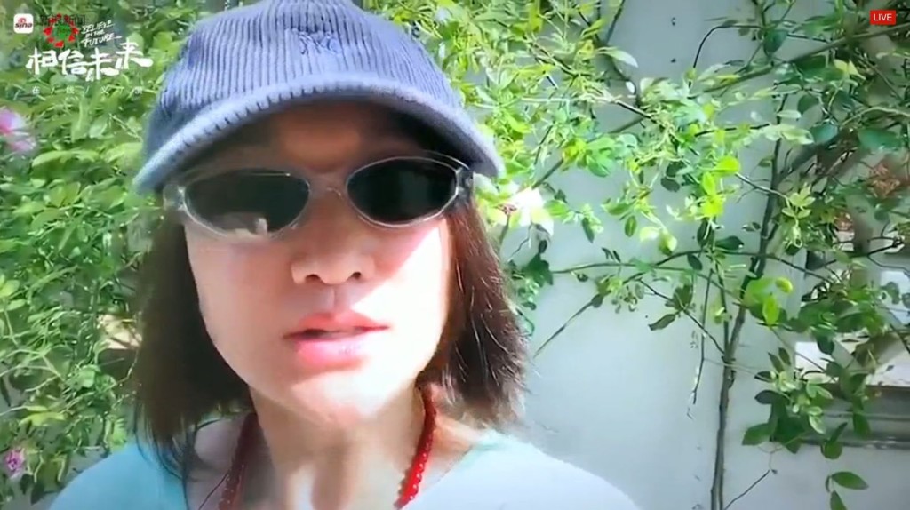 周迅打扮相當隨意。