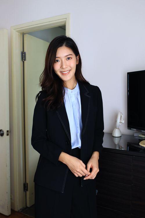 首與金像獎音樂監製戴偉合作的Jennifer，表示這首歌演繹充滿挑戰性。